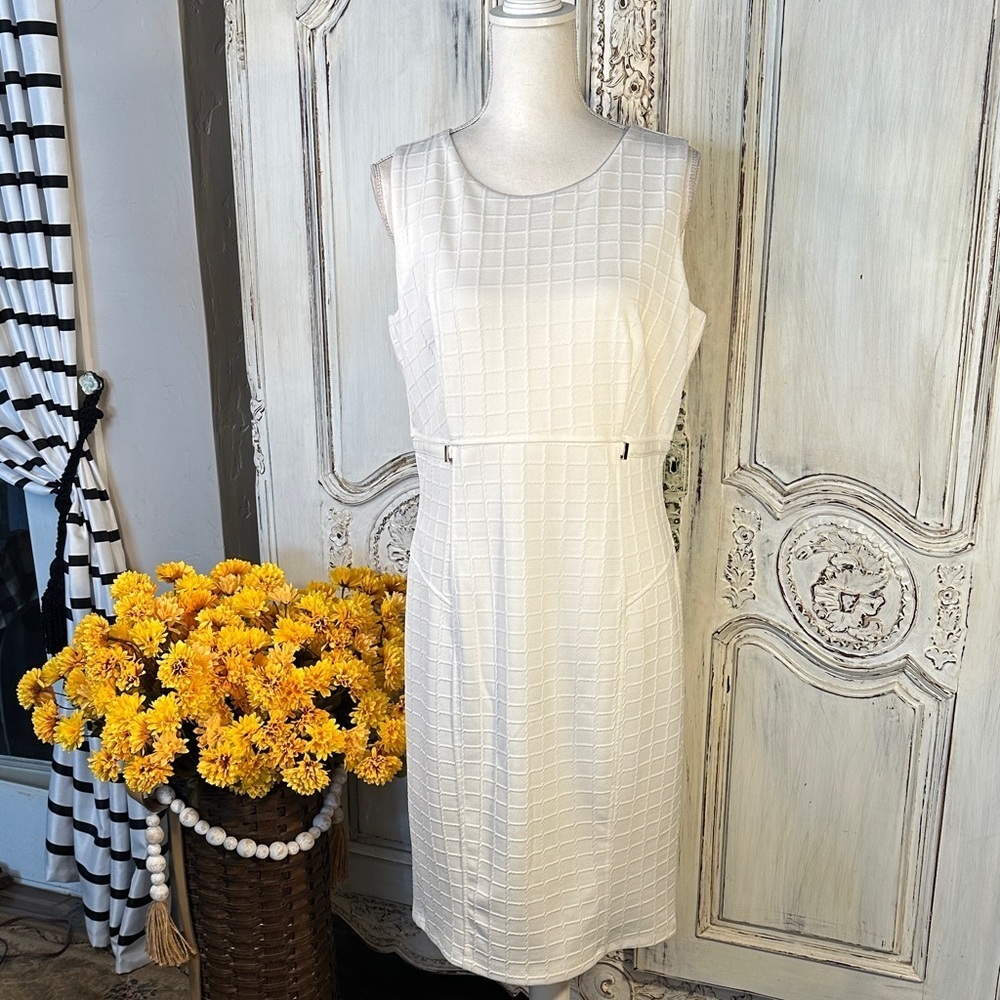 Stella & Julie Elegant White Sleeveless Classic Sheath  Dress